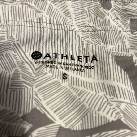 Athleta Capri Tights with Pockets! - Picture 9 of 9